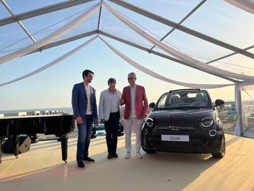 Bocelli "canta" la Fiat 500 elettrica