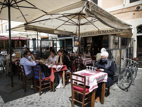 Tari a Roma, stop al pagamento: scoppia la rivolta fiscale dei ristoratori sulla bolletta rifiuti