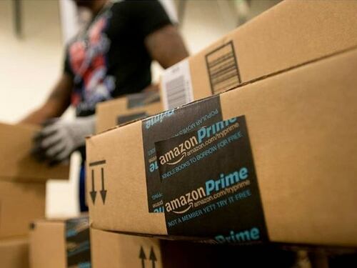 Amazon Prime aumenta i prezzi in Italia. Insorgono i social, ma con ironia