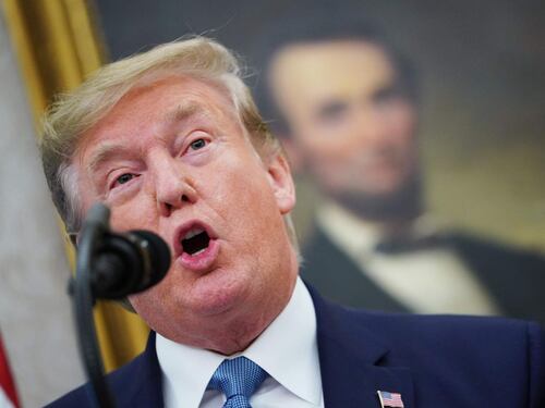 La guerra dei dazi Usa-Cina fa crollare le Borse