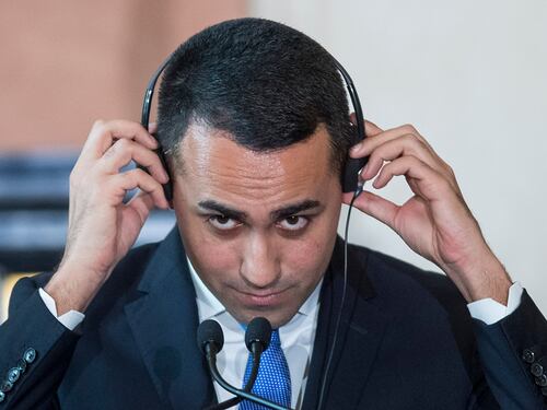 Di Maio perde altri pezzi. Cinque senatori pronti a passare con Salvini