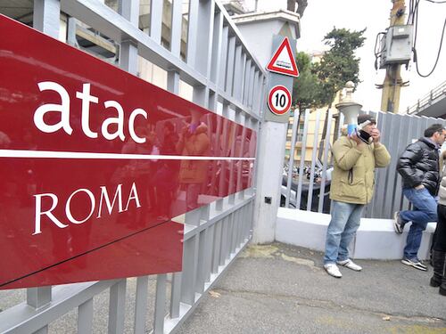 Parentopoli Atac, via ai licenziamenti: partite le lettere per 33 dipendenti