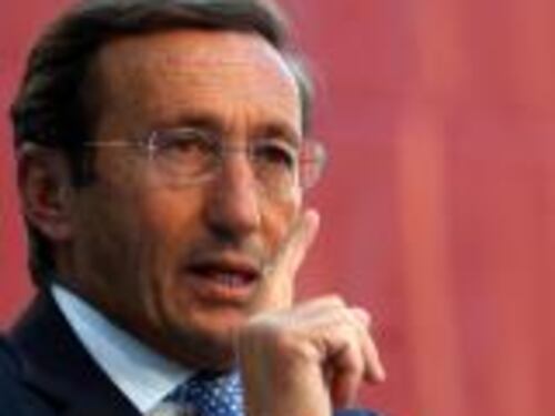 Berlusconi lancia l'ultima chiamata a Fini
