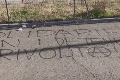 Anarchici, la nuova minaccia: "Roma brucerà". La data del caos per Cospito