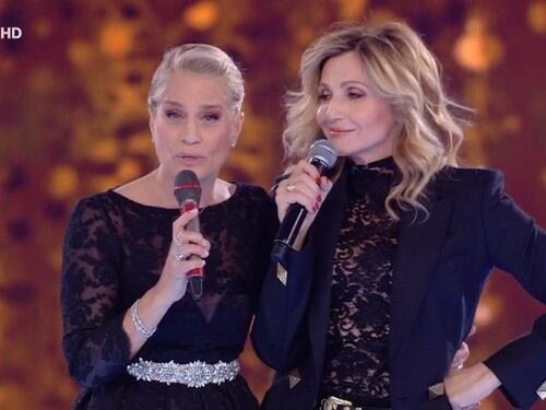 Cuccarini le canta a Heather: "Parla dai paradisi fiscali..."