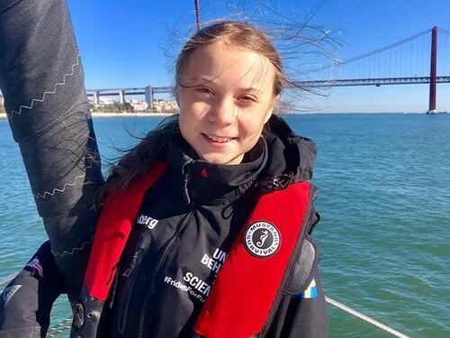Greta torna in Europa in catamarano. Ma è già gara per portarla a Madrid senza inquinare