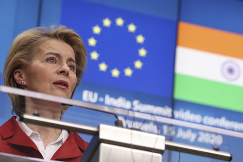 Arriva la mazzata sulle bollette. Paragone: paghiamole con i soldi dell'Ue