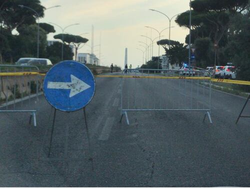 Chiusa la corsia centrale della Cristoforo Colombo, traffico in tilt all'Eur
