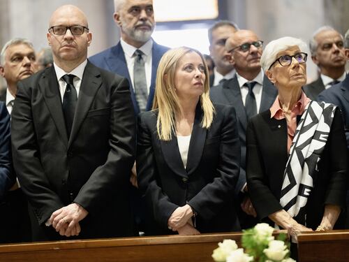 Berlusconi, promessa del centrodestra: “Ti renderemo orgoglioso”. Sinistra gelata