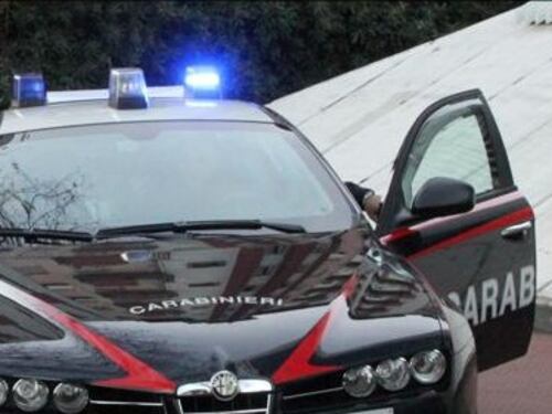 Matera, multa a figlio neopatentato, i genitori picchiano i carabinieri. Arrestati
