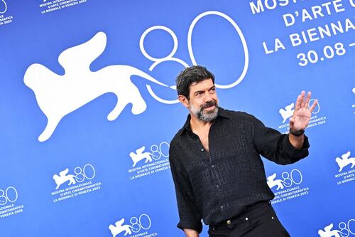 Favino a valanga sul film Ferrari: "Attori stranieri? Appropriazione culturale"