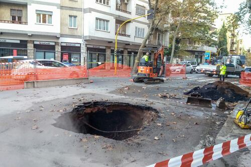 Su Twitter nasce il #karabuche. A Roma si cantano le strade rotte