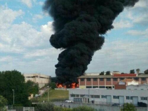 Deposito "EcoX" in fiamme a Pomezia, Pontina in tilt