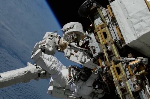 La stazione spaziale perde aria. La Nasa agli astronauti: "Preparatevi e tornare a terra"