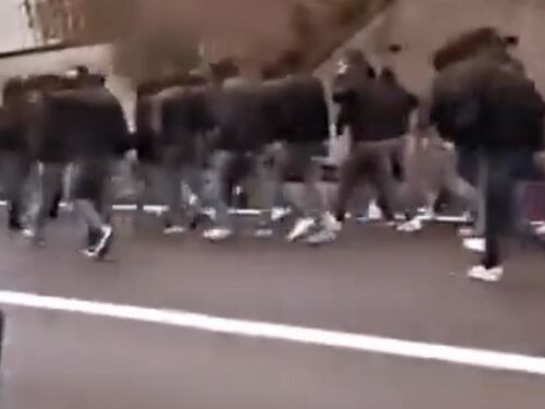 Bologna: scontri in autostrada tra 200 ultras di Fiorentina e Roma, auto danneggiate