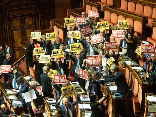 Legge elettorale, ok al Senato. Le solite opposizioni: ora le preferenze sono una "svolta autoritaria"...