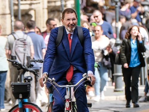 Ignazio Marino in tour a Roma. L’ex sindaco vuole ricandidarsi e così spacca la sinistra