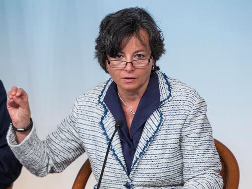Uova e pietre contro Maria Chiara Carrozza a Rende