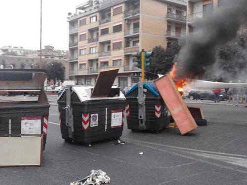 Auto in fiamme, bloccata la Tangenziale Est