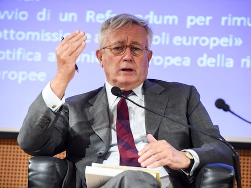 Tremonti sbotta in diretta. Cosa fa se c'è Monti in tv
