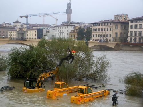 La piena dell'Arno mette in allarme anche Firenze