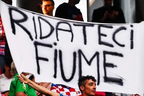 Croazia-Italia, lo striscione "ridateci Fiume" scatena il web ma la politica tace