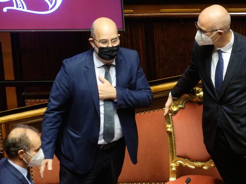 Crimi: "Se Renzi ritira i ministri tradisce gli italiani. No a nuovo governo con Italia Viva"