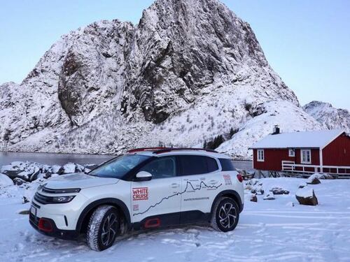 Una Citroen C5 Aircross sul tetto del mondo