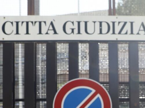 "Ammazzo tuo figlio", l'inchiesta sul racket delle occupazioni: aggressioni e minacce