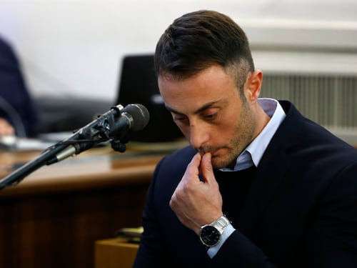Il superteste stringe la mano a Ilaria: "Mi dispiace"