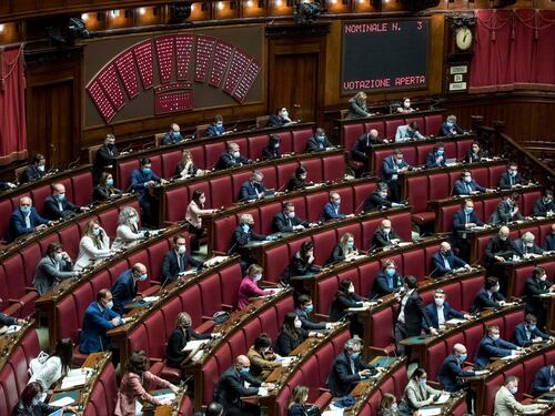 Maxi assembramento alla Camera. Deputati Pd e M5s in massa in Aula per non perdere sul Mes