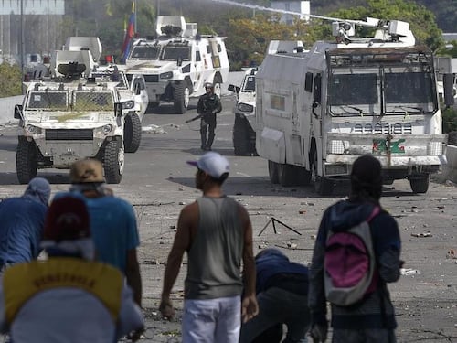 Alta tensione Usa-Russia sul Venezuela. Nuovi scontri: due morti