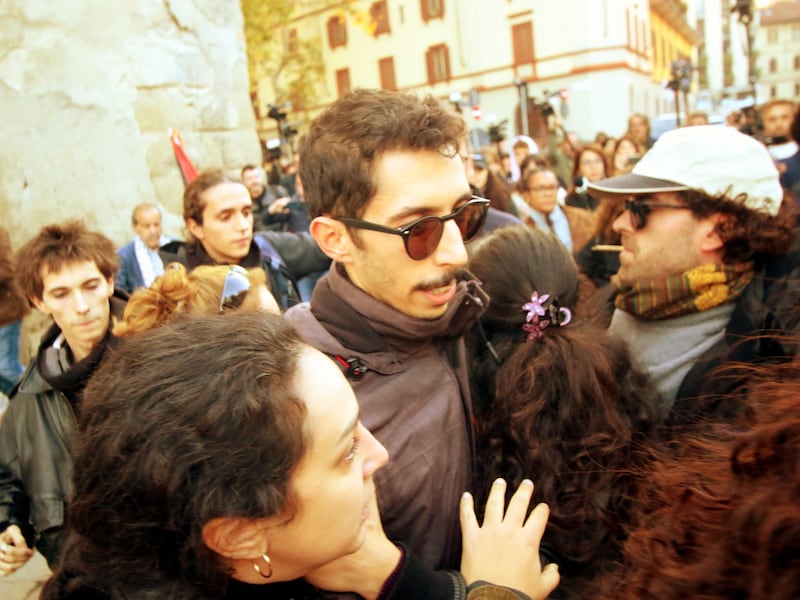 Le “tattiche” per la piazza nel computer di Youssef