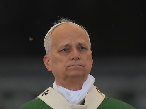 Vaticano, Papa Leone ordina un rito riparatorio dopo la profanazione dell’altare di San Pietro