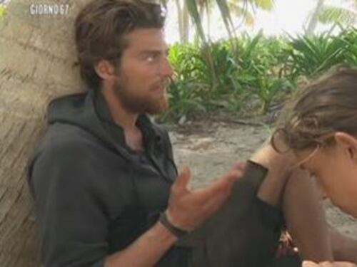 Isola dei Famosi, Malena ci riprova con Simone. La pornostar in lacrime per il modello