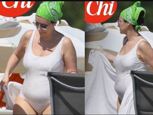 Laura Pausini in costume a Miami, è incinta del secondo figlio?