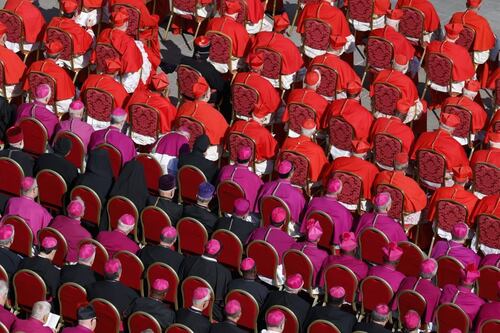 Papa Francesco mette a "dieta" i cardinali: stretta sulle spese per ridurre il deficit