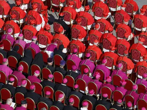 Papa Francesco mette a "dieta" i cardinali: stretta sulle spese per ridurre il deficit
