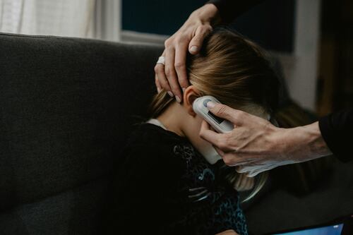 Influenza, con il freddo "mix di virus". L'esperto: quando si raggiungerà "il picco"