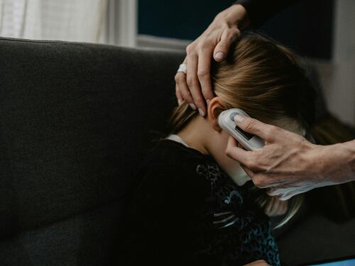 Influenza, con il freddo "mix di virus". L'esperto: quando si raggiungerà "il picco"