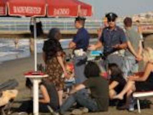 Studente annega nel mare di Ostia Disperso un ragazzo a Passoscuro