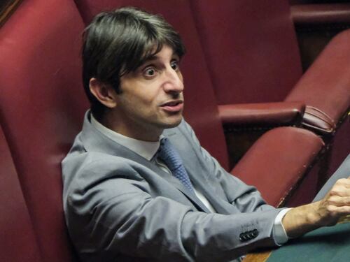 Camera, scontro tra Giovanni Donzelli e Toni Ricciardi. Caccia al filmato