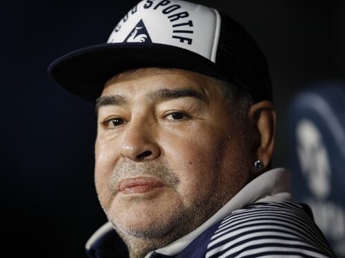 È morto Diego Armando Maradona: "Stroncato da un infarto"