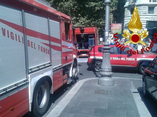 Fumo in galleria a Roma, la metro A non ferma a Piazza Vittorio e Manzoni