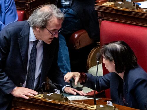 Trump-Meloni, la "solidarietà pelosa" di Schlein e la strumentalizzazione M5s