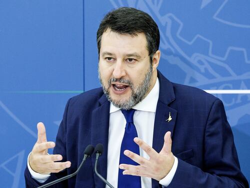 Migranti, “tornerà con un risultato concreto”. Salvini fiducioso sul viaggio di Meloni