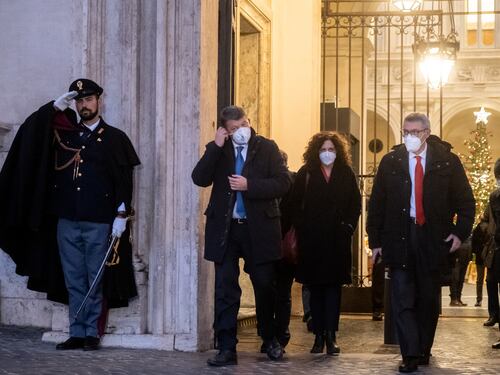 Pensioni, Draghi e sindacati fanno la pace: ok a modifiche alla legge Fornero