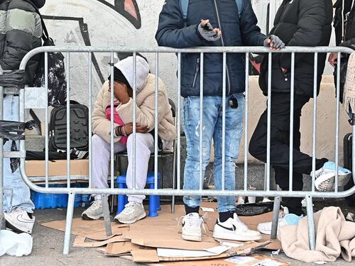 Migranti sfruttati per fare affari, il "sistema" finisce all'Antimafia: esposto di Meloni