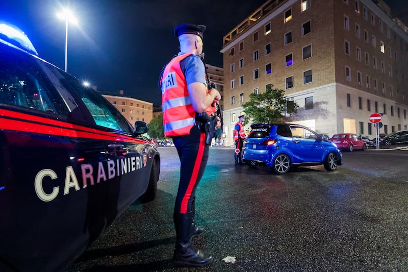 Roma, caccia alla banda della minicar: quaranta telecamere al setaccio e spunta un cappellino
