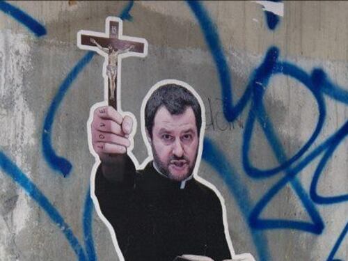 Tonaca e crocifisso: a Roma spunta un altro murales su Salvini